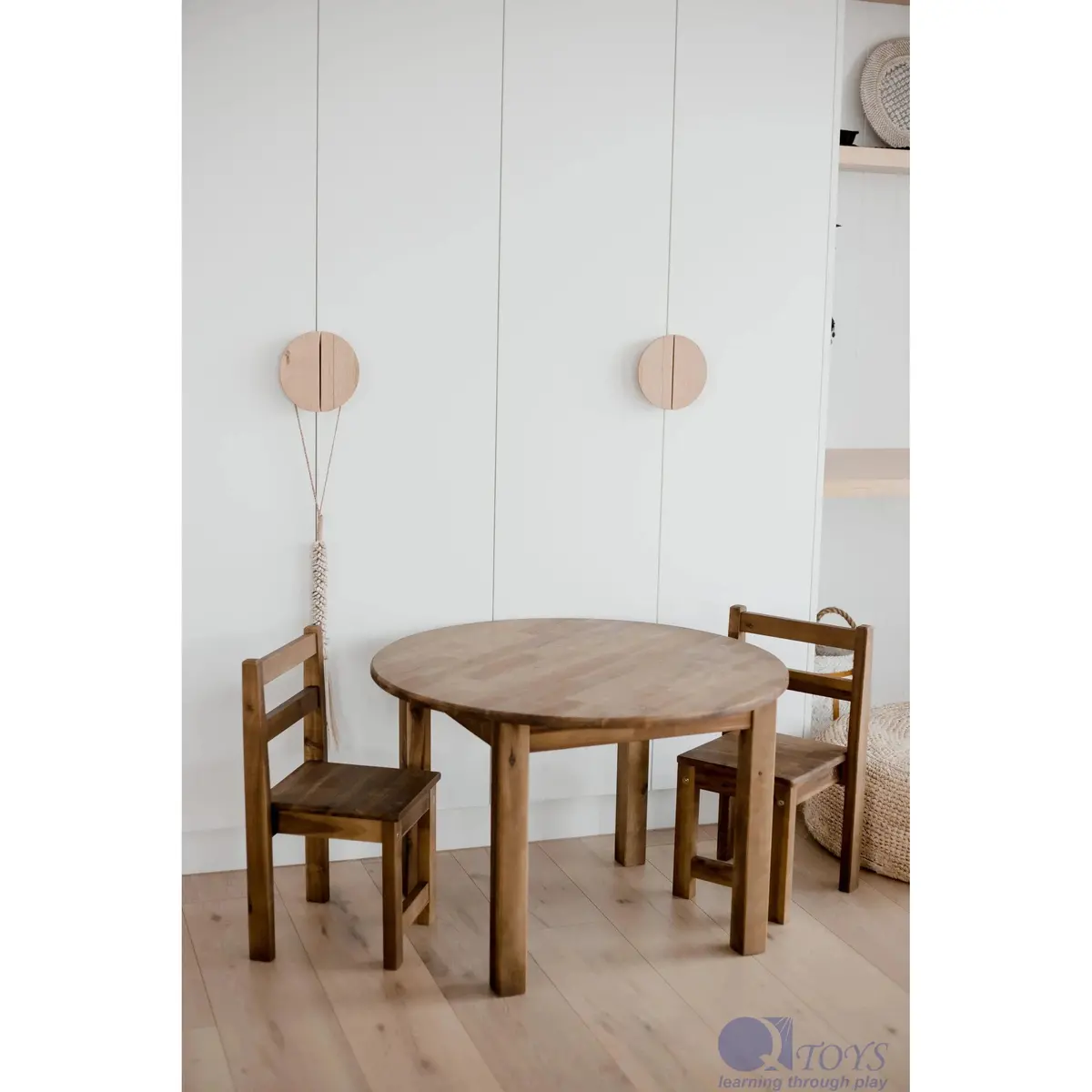 Hardwood Medium Round Table With Chairs 2