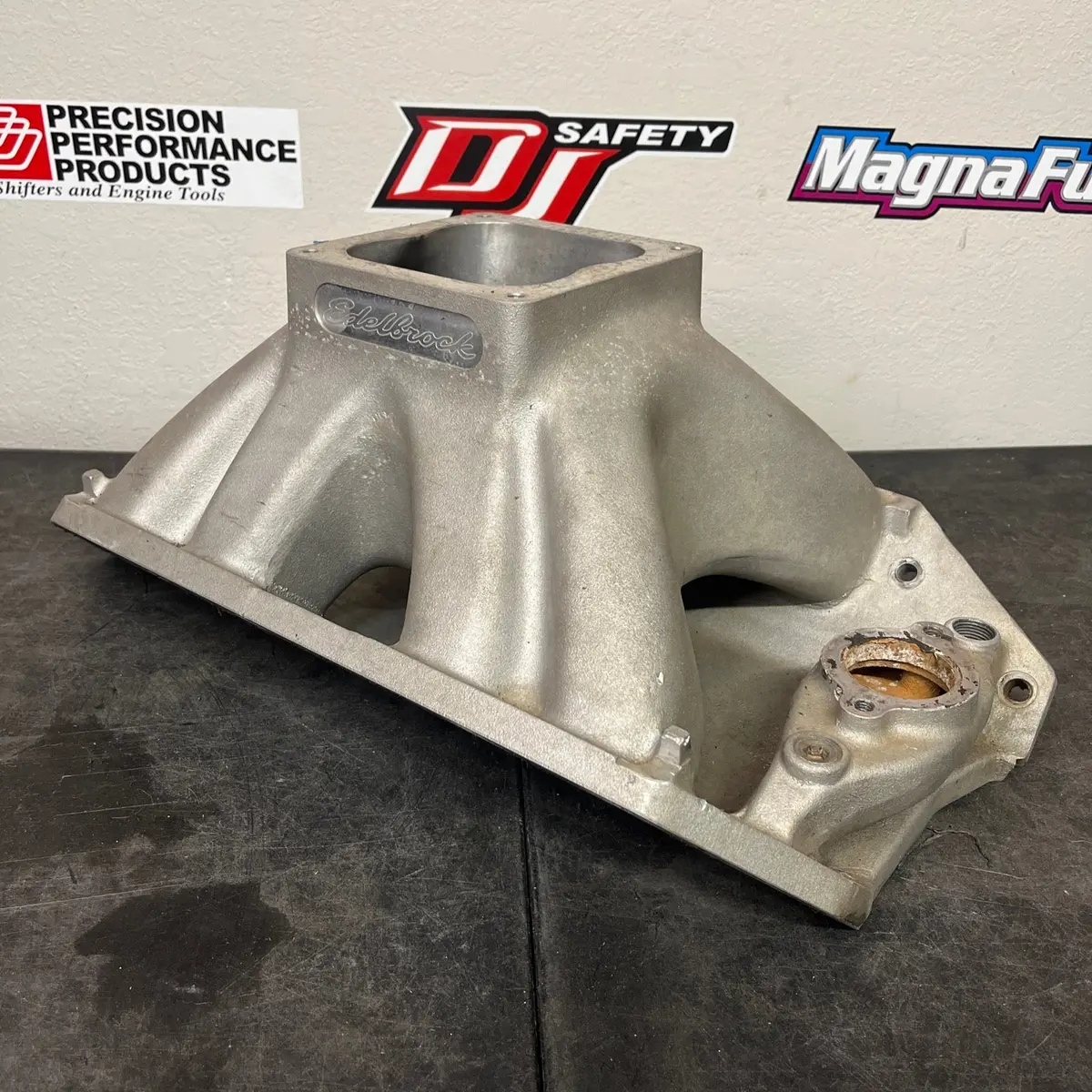 Edelbrock Big Victor Spread Port Bbc Intake Manifold - Tall Deck 1