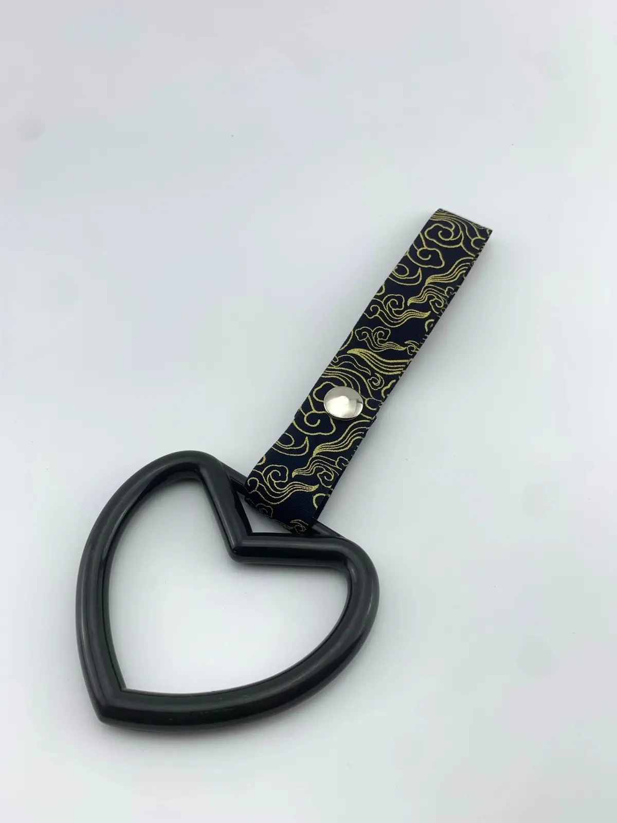 Black Heart Tsurikawa Japanese Cloud Strap 1
