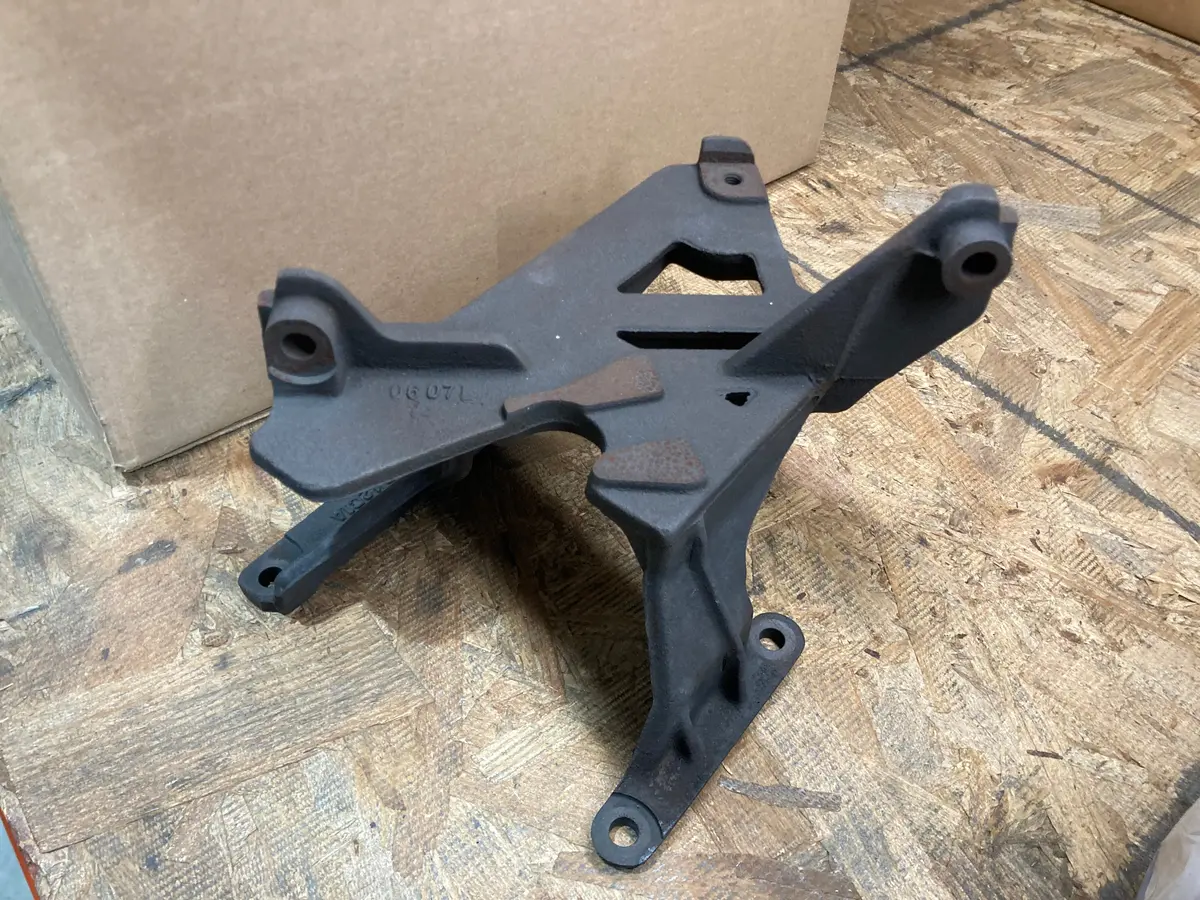 2004+ 6.0L Powerstroke Turbo Pedestal 1