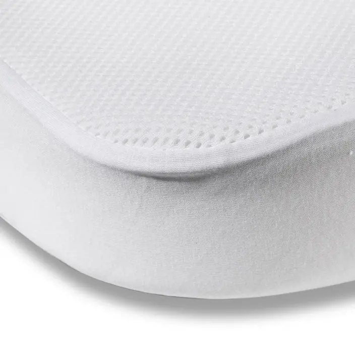 Kumi Cradle - White Mattress Protector 1