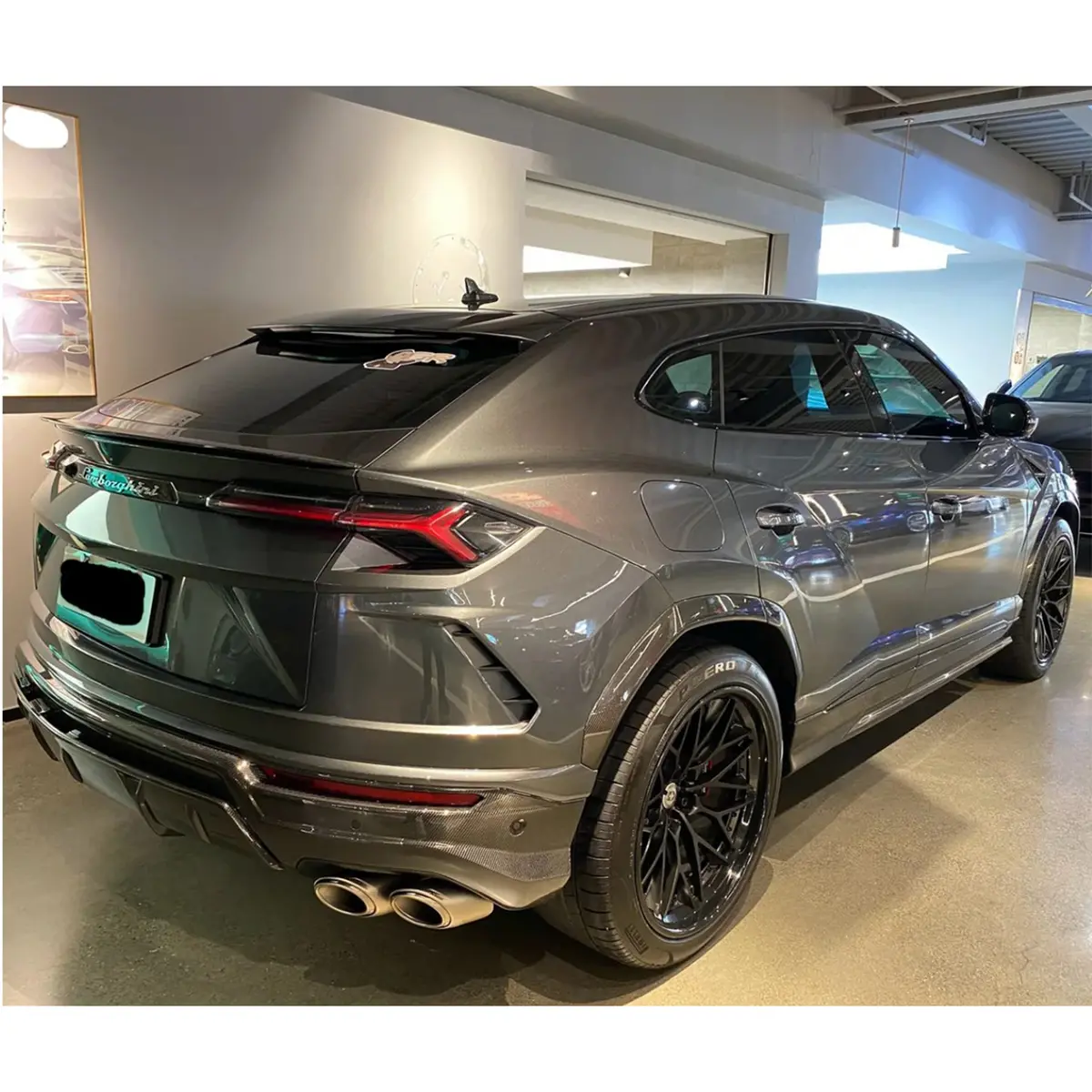 Dry Carbon Fiber Fender Flare Trim For Lamborghini Urus 1