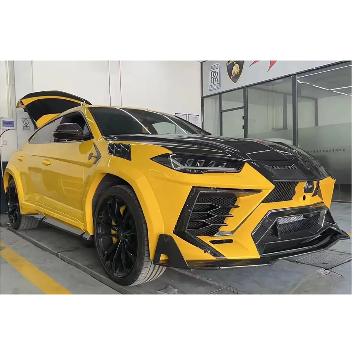 M Style V1 Full Dry Carbon Fiber Aero Body Kit For Lamborghini Urus 1